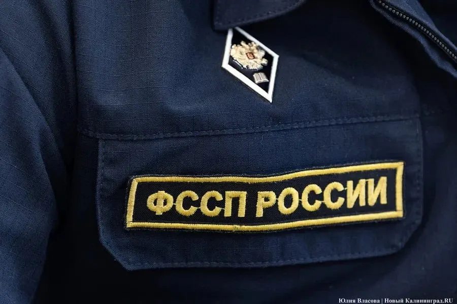 После ареста счетов и ограничений на регистрационные действия с автомобилями и нежилым помещением должник погасил задолженность, исполнительский сбор не взыскивался.
