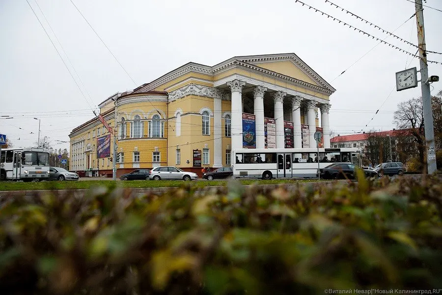 Покупка билетов онлайн временно недоступна из-за технического сбоя в билетной системе. Возможны покупки через кассу театра или через официального партнёра на сайте kgd.kassir.ru.
