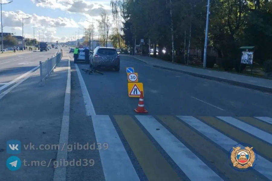 12-летний подросток получил травмы после наезда на нерегулируемом пешеходном переходе на Калининградском шоссе; обстоятельства ДТП устанавливаются.