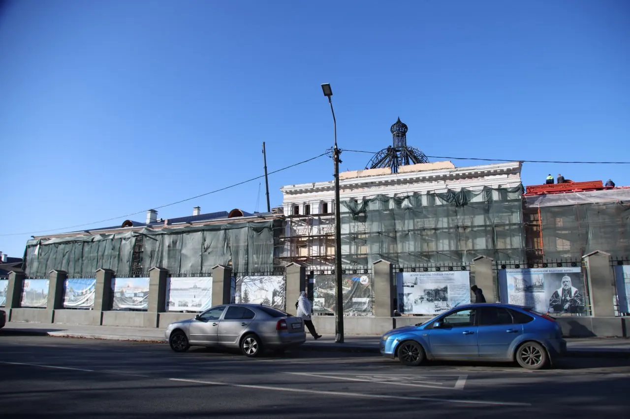 В ходе реставрационных работ исторического комплекса планируют вернуть облик до 1917 года и добавить купольный элемент, завершение работ — к концу следующего года.