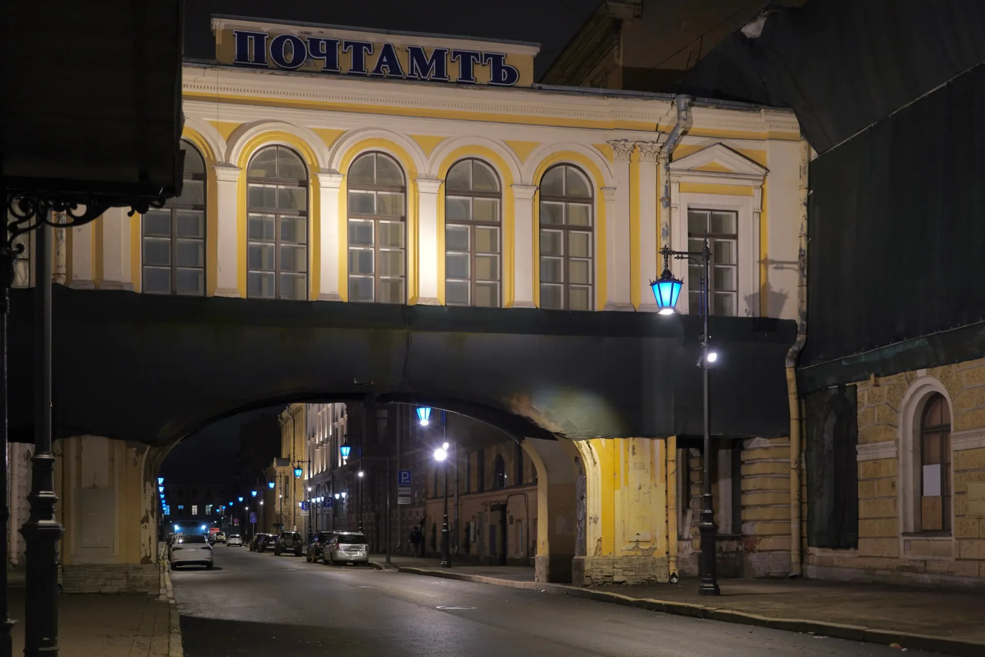 Город сообщил о замене светильников на Почтамтской улице на новые светодиодные фонари с цифровым управлением.