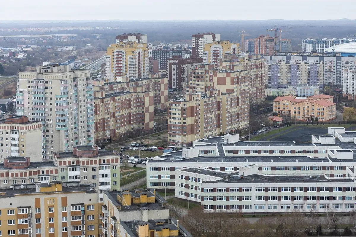 Средняя цена за ночь составляет около 4 тысяч рублей на период праздников; Калининград вошёл в топ-10 городов по бронированию посуточного жилья.