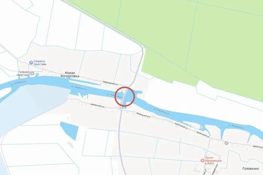 Из-за работ по замене понтонного моста между Малым Матросово и Большим Матросово будет временно ограничено сообщение; на месте работают МЧС, полиция и пункт первой медицинской помощи.