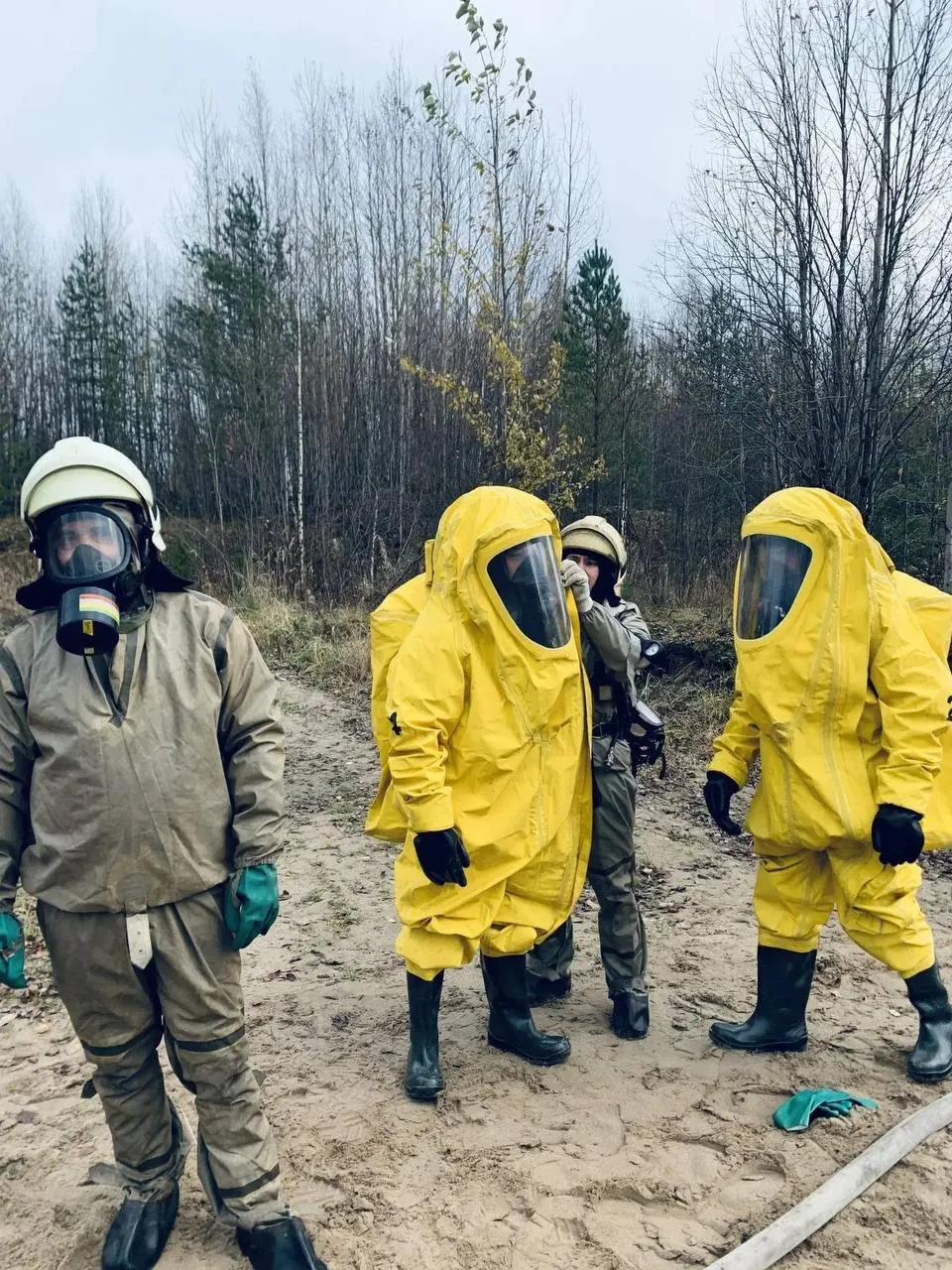 При разборе сарая в Приморском округе Архангельской области обнаружены три баллона с химически опасными веществами. Дегазация проведена, превышения допустимых концентраций не зафиксировано.