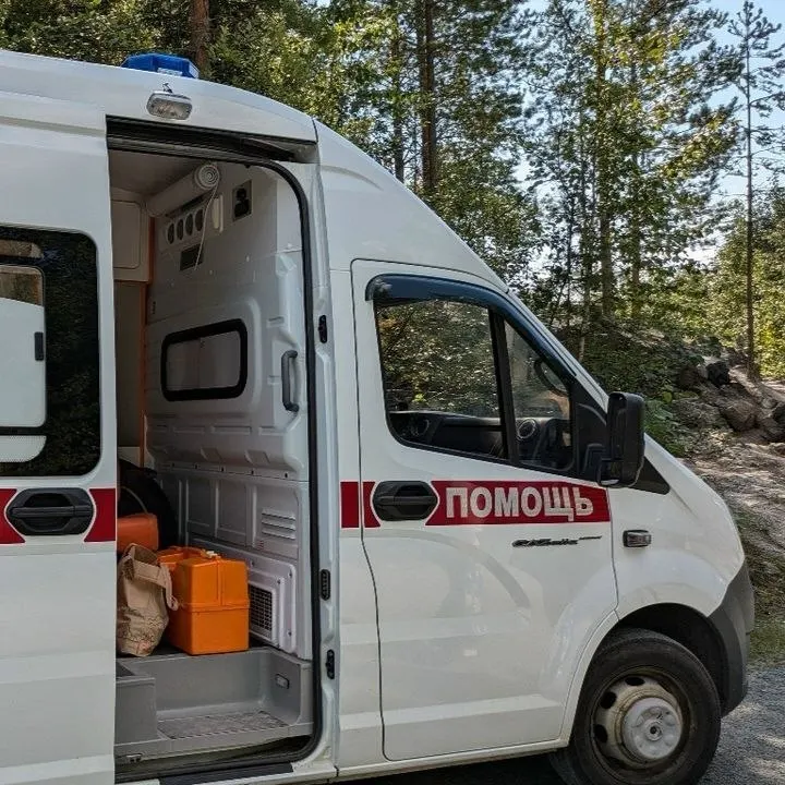 Поздним вечером в Олонце мальчик едва не лишился дыхания: медики извлекли из бронха кнопку от пульта, застрявшую в дыхательных путях.
