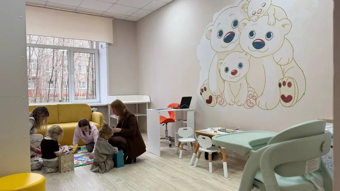 В образовательном учреждении организовали зону с бытовой техникой и развивающими играми; к 2030 году такие пространства появятся во всех колледжах региона.