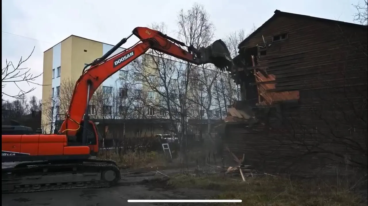 Аварийное здание на Первомайской, 12, было снесено; дом рассчитан на восемь квартир и построен в 1954 году.