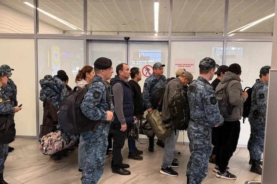 Судебные приставы региона принудительно вывели десять иностранцев за нарушение миграционных правил въезда и пребывания в России.