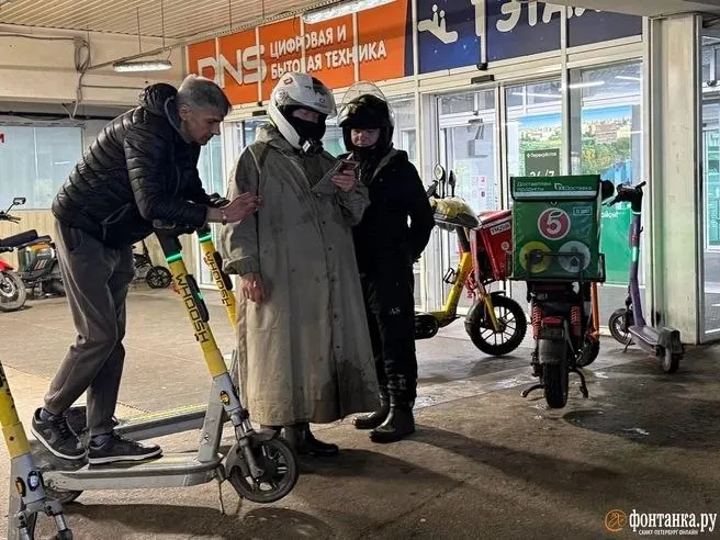 Сбои Delivery Club и Яндекс.Еды сохраняются: курьеры ищут альтернативы, а в оффлайне часть объектов работает спокойно.