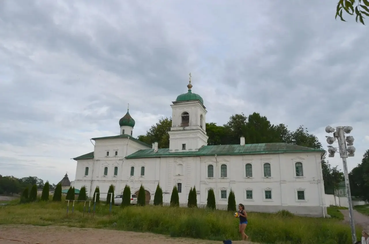 В Пскове произошла передача объектов культурного наследия федерального значения: ансамбля Мирожского монастыря с Преображенским собором. Сейчас идут консультации по сохранению и популяризации этого памятника как объекта Всемирного наследия ЮНЕСКО.