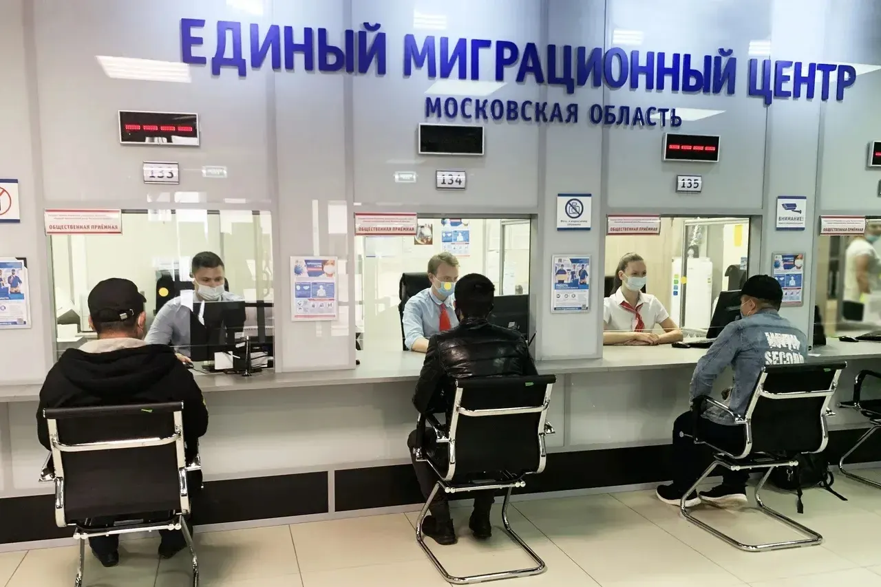 Правительство снизило квоты на РВП иностранцам в 2027 году — с 3802 до 3010, а также уменьшило резерв квоты.